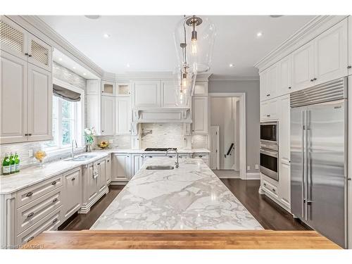 6920 Second Line W, Mississauga, ON - Indoor Photo Showing Kitchen With Upgraded Kitchen