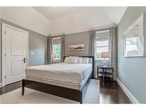 6920 Second Line W, Mississauga, ON - Indoor Photo Showing Bedroom