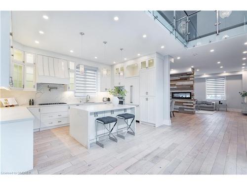 168 Nelson Street, Oakville, ON - Indoor Photo Showing Kitchen With Upgraded Kitchen