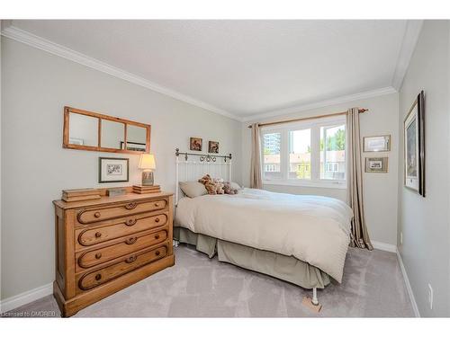 2230 Marine Drive, Oakville, ON - Indoor Photo Showing Bedroom