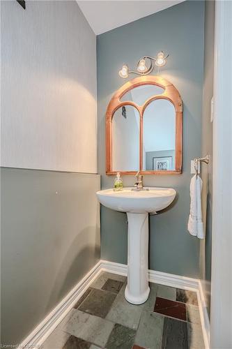 2230 Marine Drive, Oakville, ON - Indoor Photo Showing Bathroom