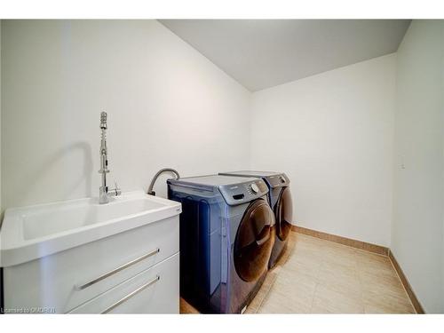 107 Orchardcroft Road, Oakville, ON - Indoor Photo Showing Laundry Room