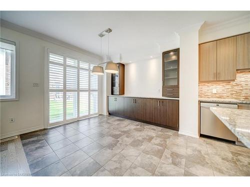 107 Orchardcroft Road, Oakville, ON - Indoor Photo Showing Kitchen