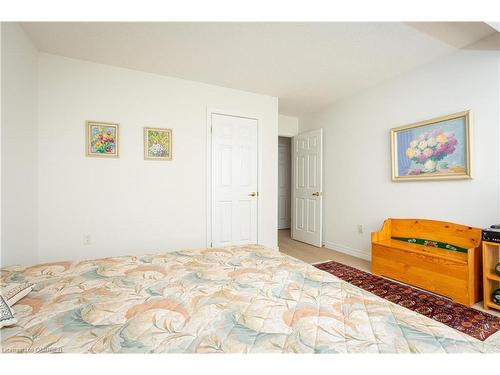 19-1267 Dorval Drive, Oakville, ON - Indoor Photo Showing Bedroom