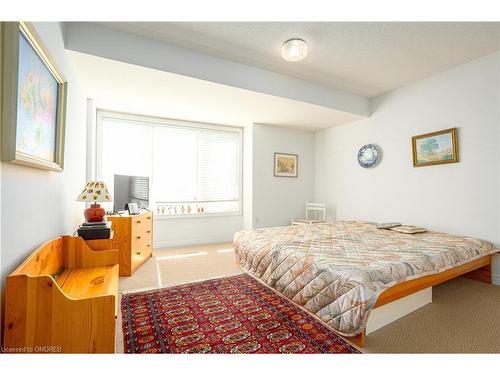 19-1267 Dorval Drive, Oakville, ON - Indoor Photo Showing Bedroom