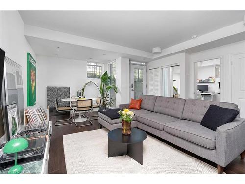 401-63 Ruskin Avenue Avenue, Toronto, ON - Indoor Photo Showing Living Room