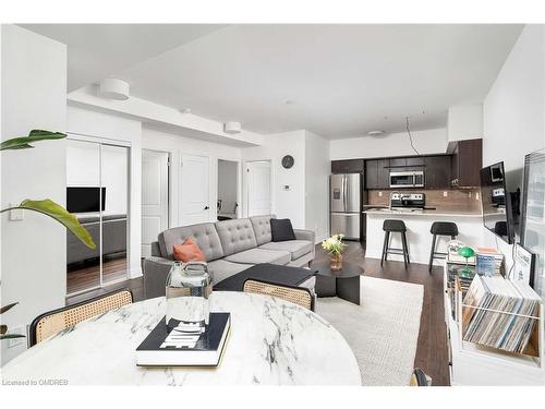 401-63 Ruskin Avenue Avenue, Toronto, ON - Indoor Photo Showing Living Room