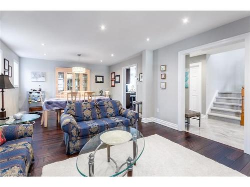 2936 Castlebridge Drive, Mississauga, ON - Indoor Photo Showing Living Room