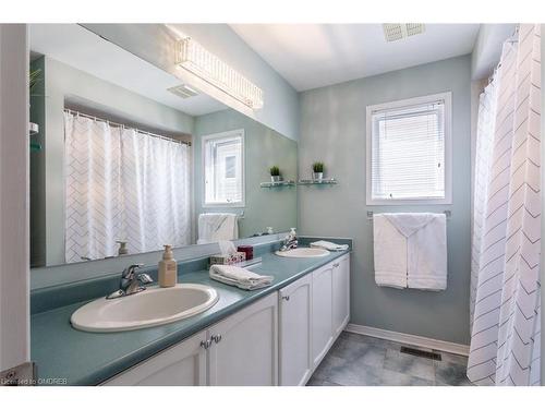 2936 Castlebridge Drive, Mississauga, ON - Indoor Photo Showing Bathroom