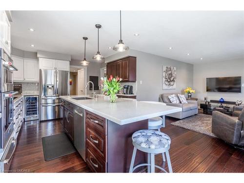 2936 Castlebridge Drive, Mississauga, ON - Indoor Photo Showing Kitchen With Upgraded Kitchen