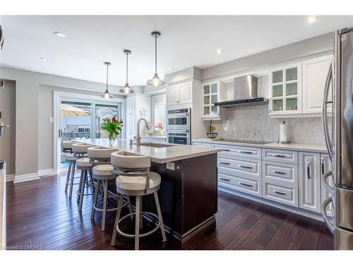 2936 Castlebridge Drive, Mississauga, ON - Indoor Photo Showing Kitchen With Upgraded Kitchen