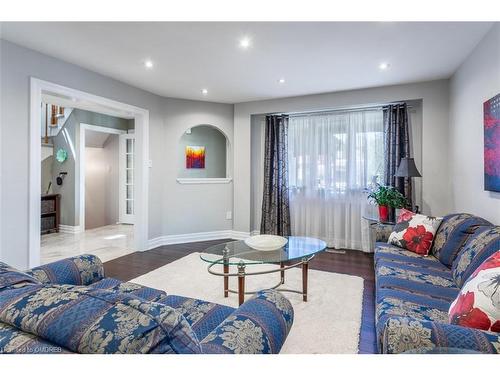 2936 Castlebridge Drive, Mississauga, ON - Indoor Photo Showing Living Room