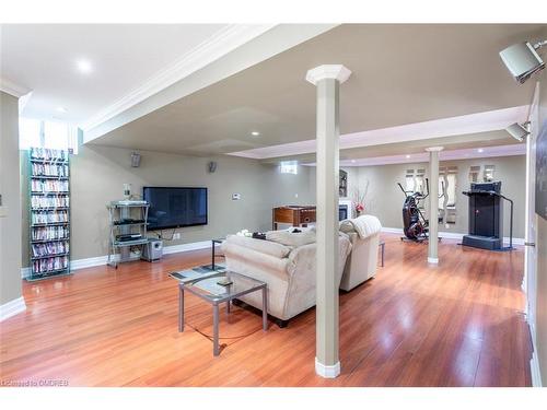 2936 Castlebridge Drive, Mississauga, ON - Indoor Photo Showing Living Room