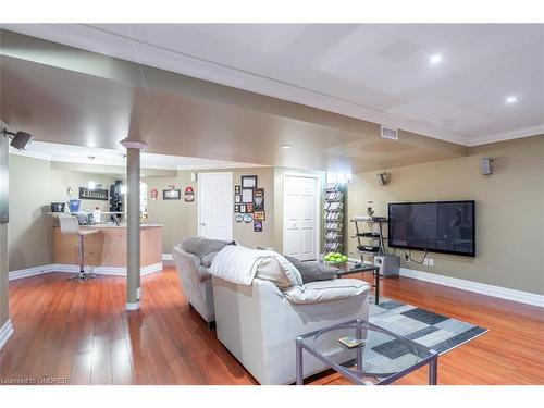 2936 Castlebridge Drive, Mississauga, ON - Indoor Photo Showing Living Room