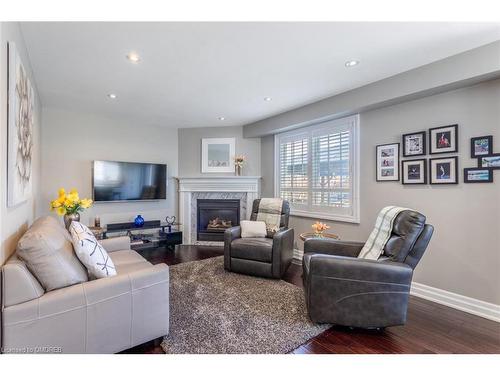 2936 Castlebridge Drive, Mississauga, ON - Indoor Photo Showing Living Room With Fireplace
