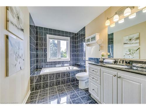 2026 Laurelcrest Place, Oakville, ON - Indoor Photo Showing Bathroom