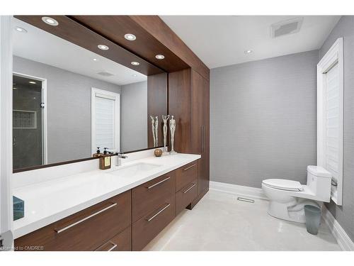 9 Southaven Place, Oakville, ON - Indoor Photo Showing Bathroom
