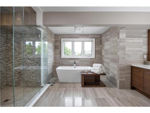 9 Southaven Place, Oakville, ON - Indoor Photo Showing Bathroom