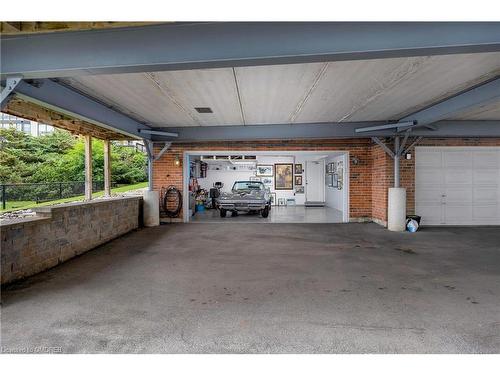 9 Southaven Place, Oakville, ON - Indoor Photo Showing Garage