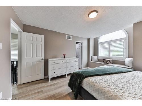 5133 Lampman Avenue, Burlington, ON - Indoor Photo Showing Bedroom