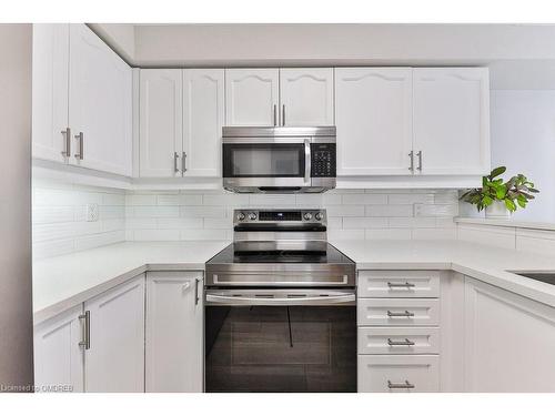 5133 Lampman Avenue, Burlington, ON - Indoor Photo Showing Kitchen