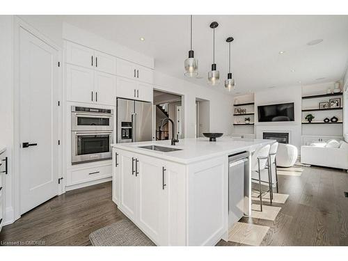 2383 Irene Crescent, Oakville, ON - Indoor Photo Showing Kitchen With Upgraded Kitchen