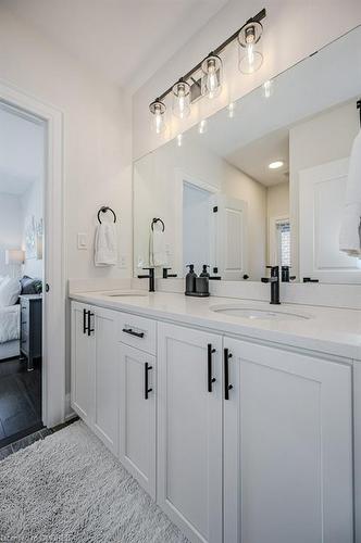 2383 Irene Crescent, Oakville, ON - Indoor Photo Showing Bathroom