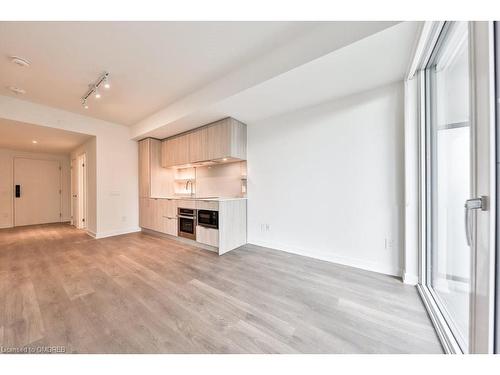 412-28 Ann Street, Mississauga, ON - Indoor Photo Showing Kitchen