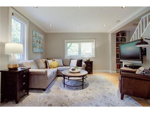 6611 Frederick Street, Burlington, ON - Indoor Photo Showing Living Room