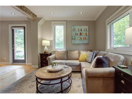 6611 Frederick Street, Burlington, ON - Indoor Photo Showing Living Room