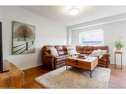 2292 Saddlecreek Crescent, Oakville, ON - Indoor Photo Showing Living Room