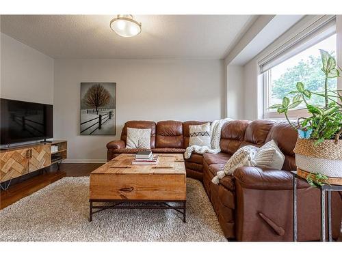 2292 Saddlecreek Crescent, Oakville, ON - Indoor Photo Showing Living Room