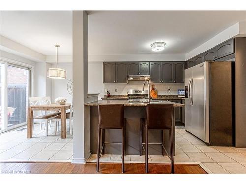 2292 Saddlecreek Crescent, Oakville, ON - Indoor Photo Showing Kitchen With Stainless Steel Kitchen