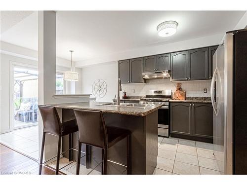 2292 Saddlecreek Crescent, Oakville, ON - Indoor Photo Showing Kitchen With Upgraded Kitchen