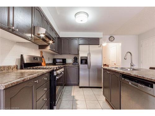 2292 Saddlecreek Crescent, Oakville, ON - Indoor Photo Showing Kitchen With Stainless Steel Kitchen With Double Sink