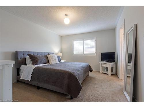 2292 Saddlecreek Crescent, Oakville, ON - Indoor Photo Showing Bedroom