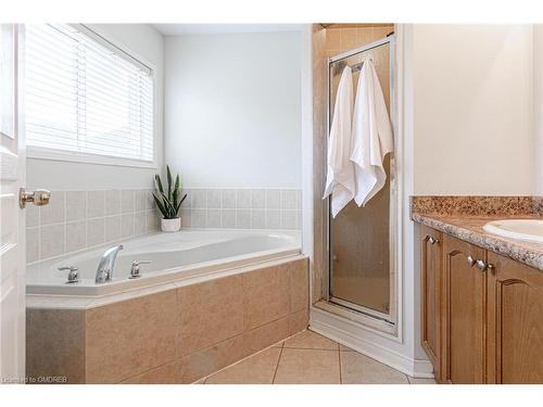 2292 Saddlecreek Crescent, Oakville, ON - Indoor Photo Showing Bathroom