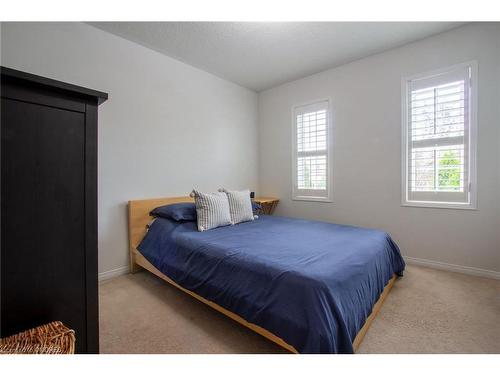 2292 Saddlecreek Crescent, Oakville, ON - Indoor Photo Showing Bedroom