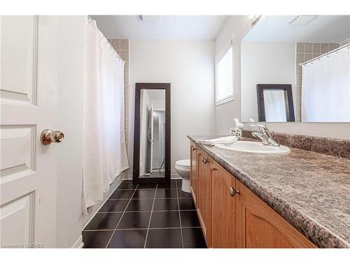 2292 Saddlecreek Crescent, Oakville, ON - Indoor Photo Showing Bathroom