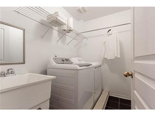 2292 Saddlecreek Crescent, Oakville, ON - Indoor Photo Showing Laundry Room