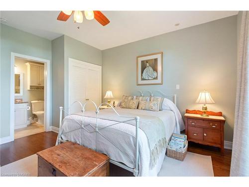 8-117 Nelson Street, Oakville, ON - Indoor Photo Showing Bedroom