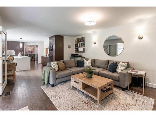 4457 Lakeshore Road, Burlington, ON - Indoor Photo Showing Living Room