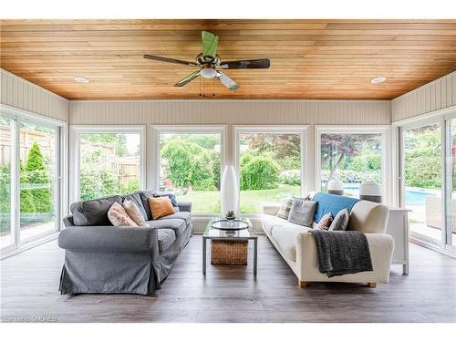 4457 Lakeshore Road, Burlington, ON - Indoor Photo Showing Living Room