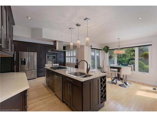 2546 Valencia Road, Mississauga, ON - Indoor Photo Showing Kitchen With Double Sink With Upgraded Kitchen