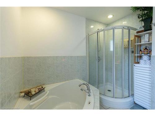 2546 Valencia Road, Mississauga, ON - Indoor Photo Showing Bathroom