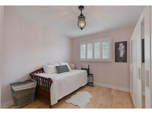 2546 Valencia Road, Mississauga, ON - Indoor Photo Showing Bedroom