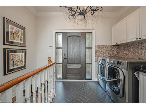 1570 Pinery Crescent, Oakville, ON - Indoor Photo Showing Laundry Room