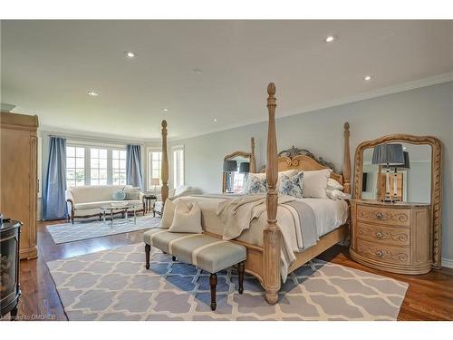 1570 Pinery Crescent, Oakville, ON - Indoor Photo Showing Bedroom