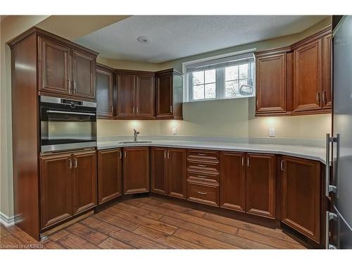 1570 Pinery Crescent, Oakville, ON - Indoor Photo Showing Kitchen