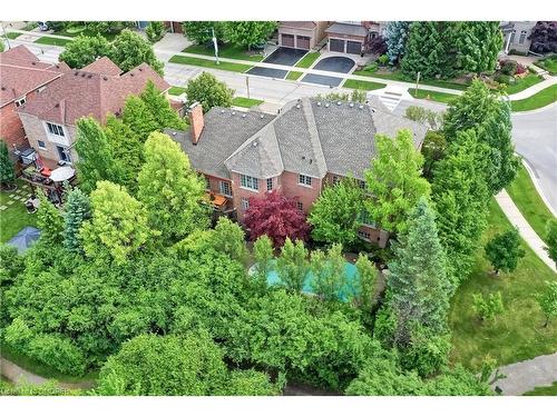 1570 Pinery Crescent, Oakville, ON - Outdoor